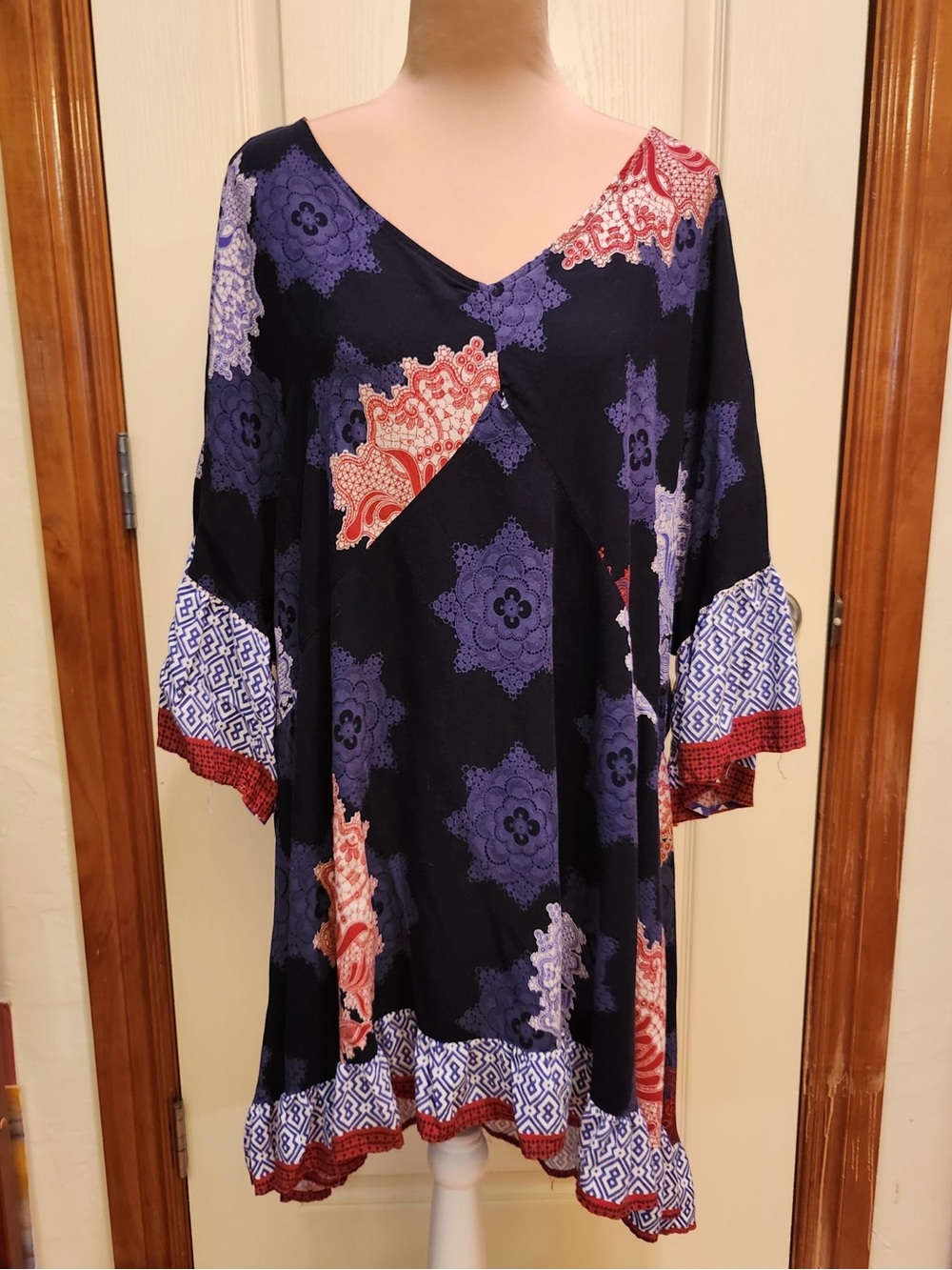 Avenue Harper Border Tunic Blue/Red/Purple/White Medallion Patchwork 22/24W